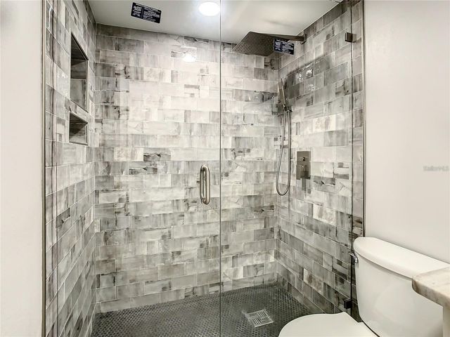 6708 YARDLEY WAY, Tampa, FL 33647