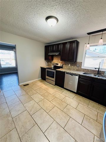 11 Atwater Drive, St Peters, MO 63376