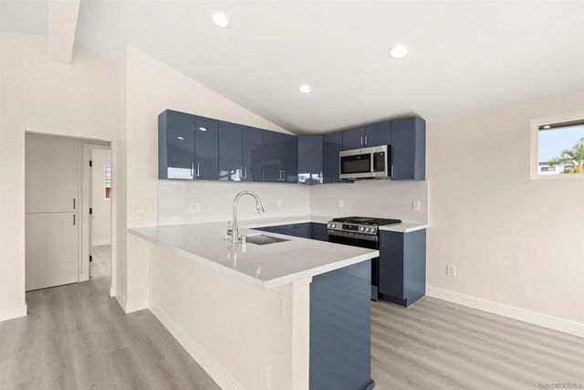 4804 Lamont St, San Diego, CA 92109