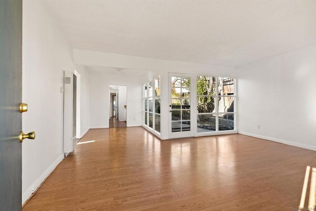 4804 Lamont St, San Diego, CA 92109