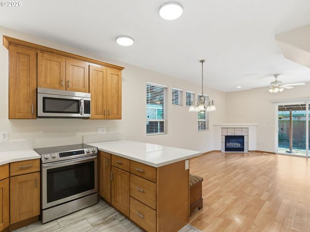 9606 N CLARENDON Ave, Portland, OR 97203