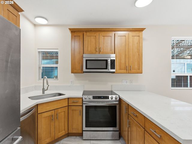 9606 N CLARENDON Ave, Portland, OR 97203