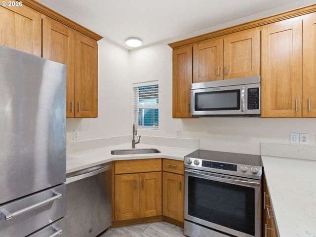 9606 N CLARENDON Ave, Portland, OR 97203