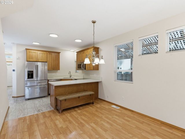 9606 N CLARENDON Ave, Portland, OR 97203