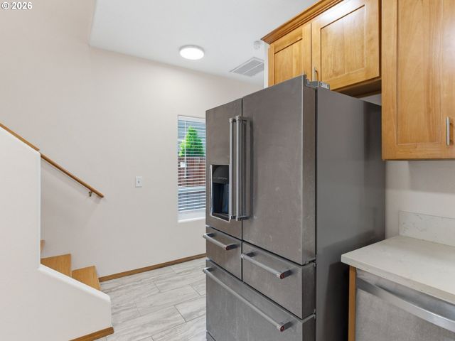 9606 N CLARENDON Ave, Portland, OR 97203