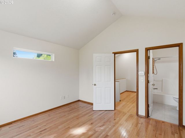 9606 N CLARENDON Ave, Portland, OR 97203