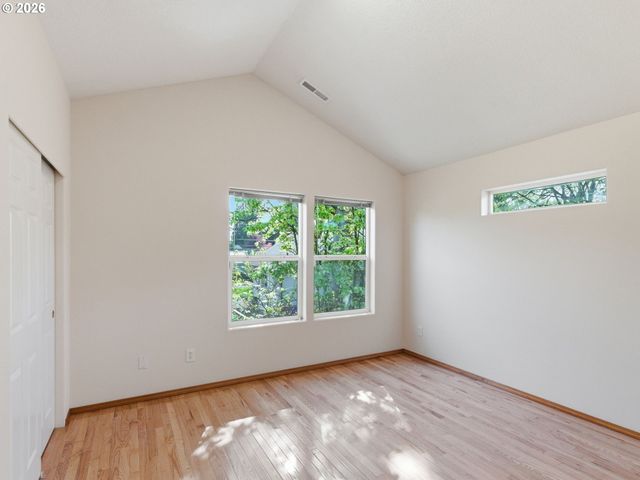 9606 N CLARENDON Ave, Portland, OR 97203