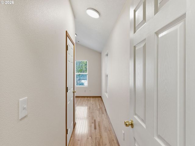 9606 N CLARENDON Ave, Portland, OR 97203