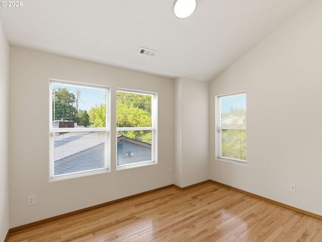 9606 N CLARENDON Ave, Portland, OR 97203