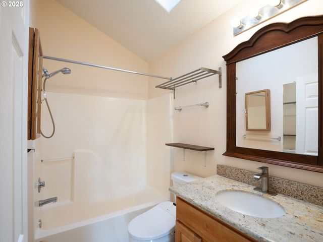 9606 N CLARENDON Ave, Portland, OR 97203