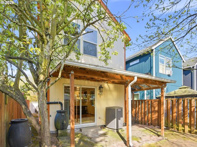 9606 N CLARENDON Ave, Portland, OR 97203