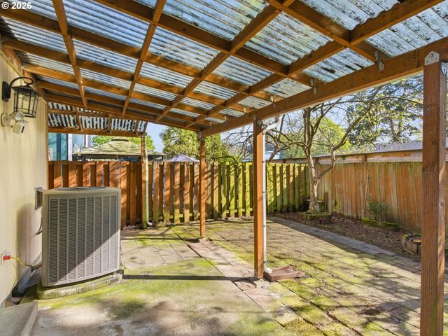 9606 N CLARENDON Ave, Portland, OR 97203