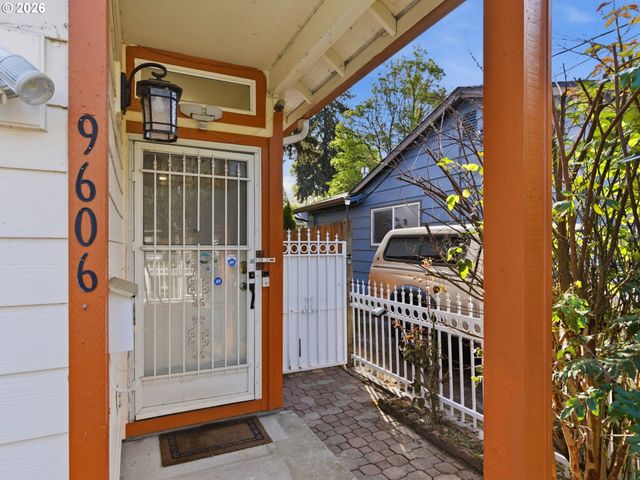 9606 N CLARENDON Ave, Portland, OR 97203