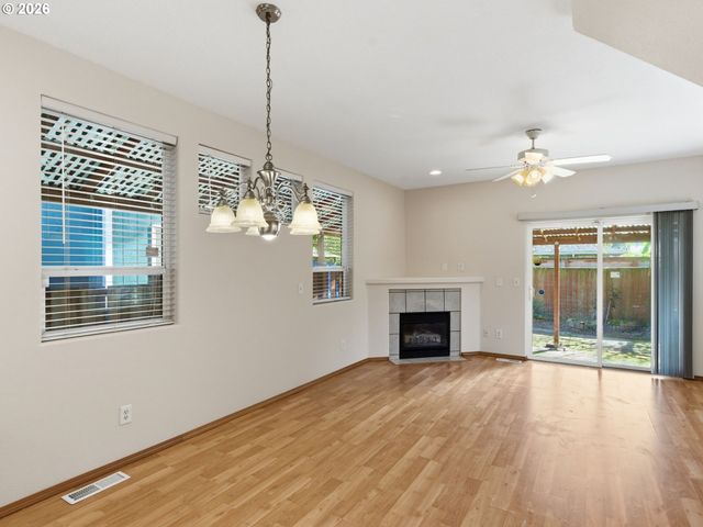 9606 N CLARENDON Ave, Portland, OR 97203