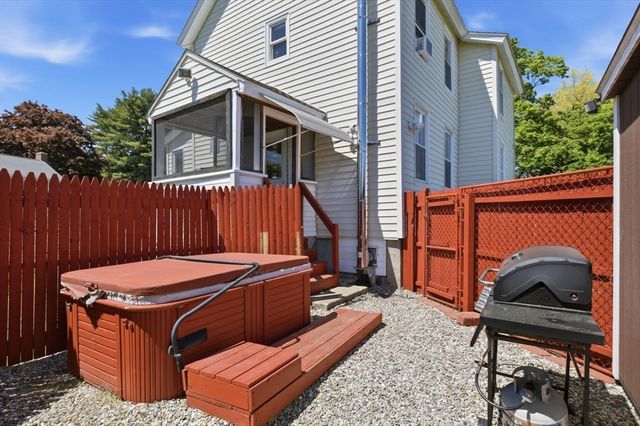 20 S Maple Street, Westfield, MA 01085