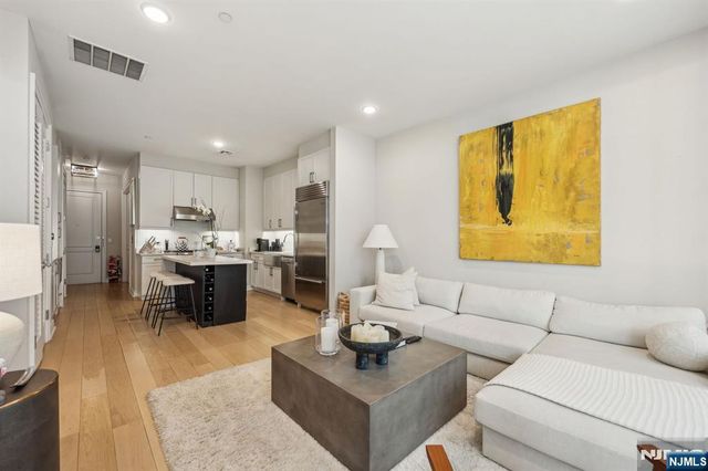 3 Somerset Lane 316, Edgewater, NJ 07020
