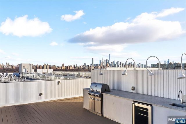 3 Somerset Lane 316, Edgewater, NJ 07020