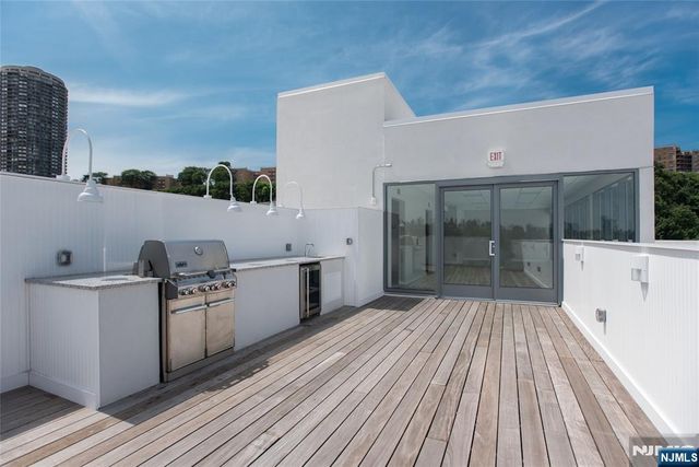 3 Somerset Lane 316, Edgewater, NJ 07020