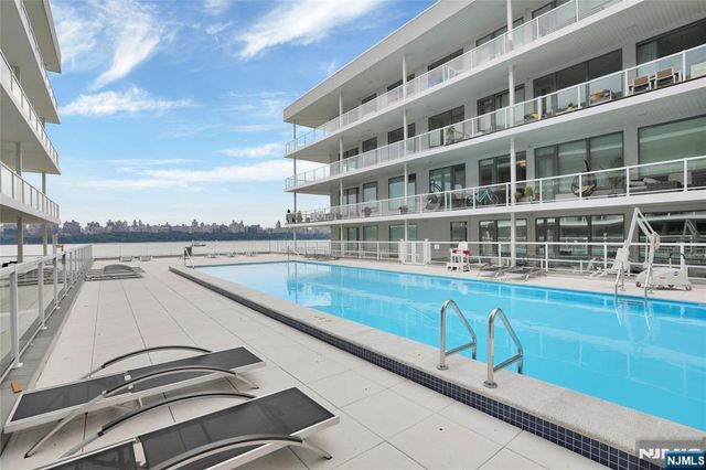 3 Somerset Lane 316, Edgewater, NJ 07020