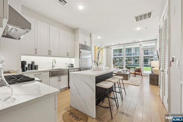3 Somerset Lane 316, Edgewater, NJ 07020