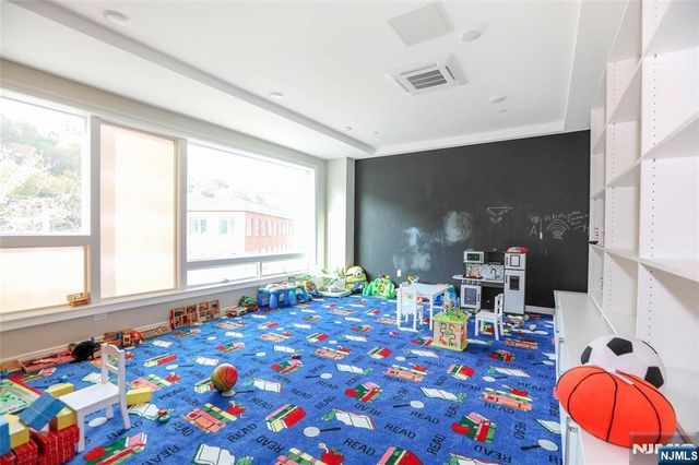 3 Somerset Lane 316, Edgewater, NJ 07020