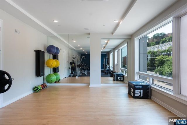 3 Somerset Lane 316, Edgewater, NJ 07020