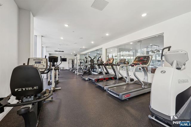 3 Somerset Lane 316, Edgewater, NJ 07020