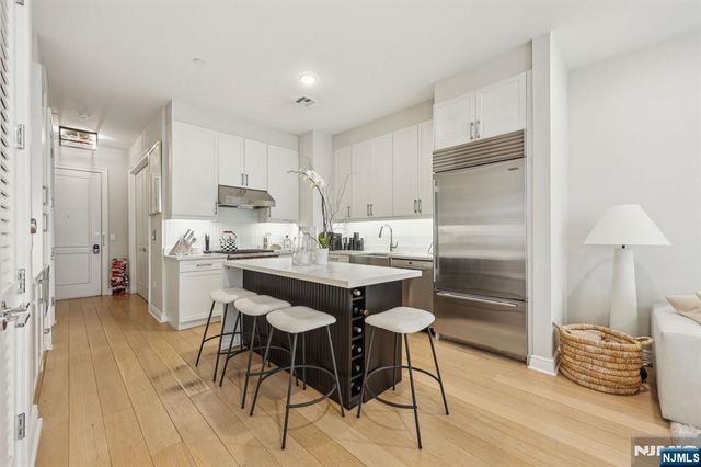 3 Somerset Lane 316, Edgewater, NJ 07020