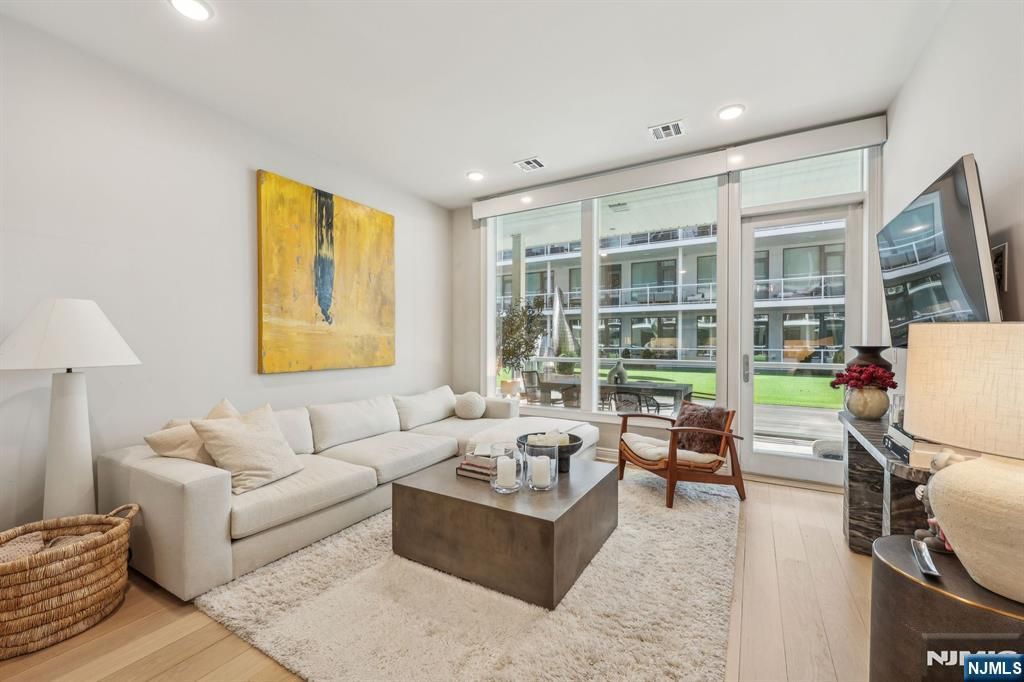 3 Somerset Lane 316, Edgewater, NJ 07020
