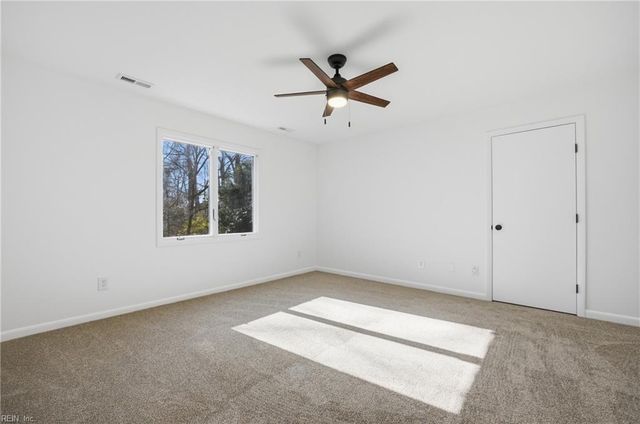 4 Flax Mill RD, Newport News, VA 23602