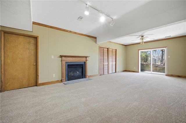 4 Flax Mill RD, Newport News, VA 23602