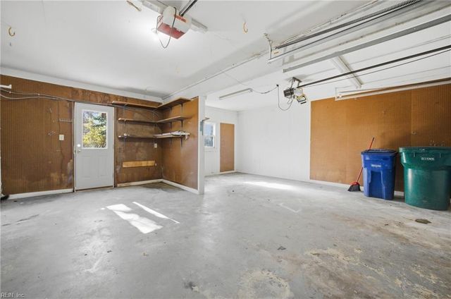 4 Flax Mill RD, Newport News, VA 23602