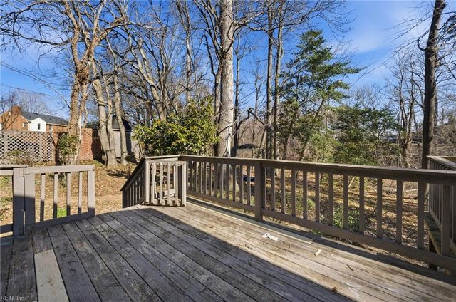 4 Flax Mill RD, Newport News, VA 23602