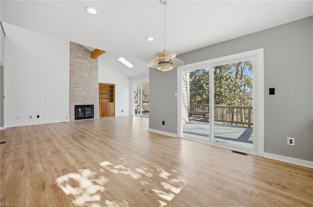 4 Flax Mill RD, Newport News, VA 23602