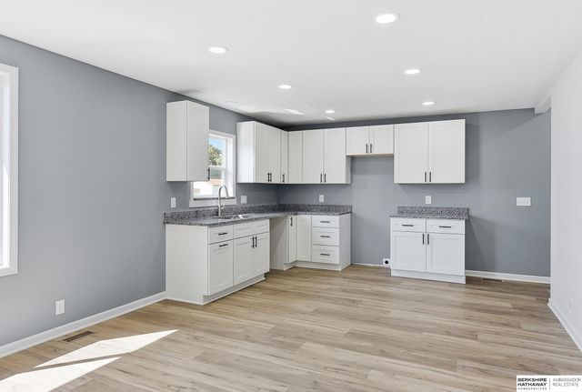 1904 Avenue B, Council Bluffs, IA 51501