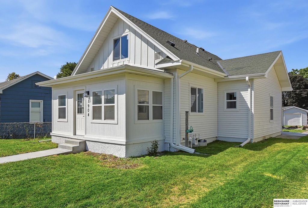 1904 Avenue B, Council Bluffs, IA 51501