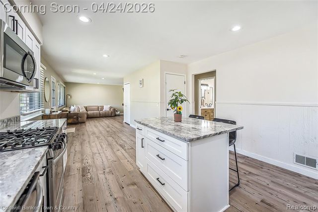 707 Glenwyth Road, Brighton, MI 48116
