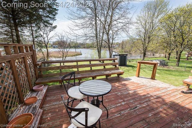 707 Glenwyth Road, Brighton, MI 48116