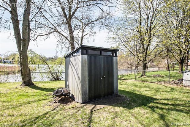 707 Glenwyth Road, Brighton, MI 48116