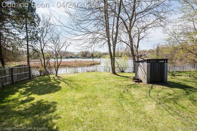 707 Glenwyth Road, Brighton, MI 48116