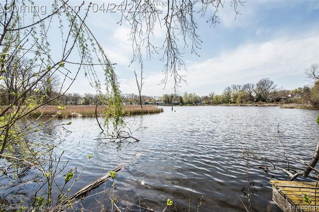 707 Glenwyth Road, Brighton, MI 48116