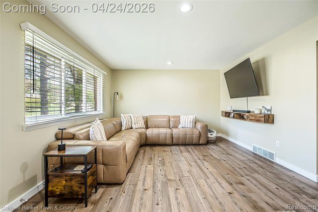 707 Glenwyth Road, Brighton, MI 48116