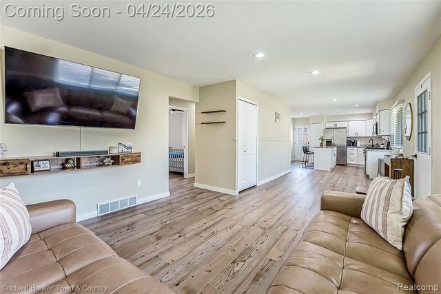 707 Glenwyth Road, Brighton, MI 48116