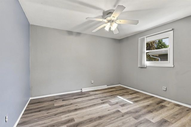 1621 N BLOSSOM DRIVE, Appleton, WI 54914