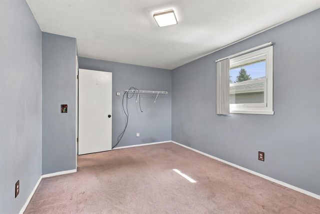 1621 N BLOSSOM DRIVE, Appleton, WI 54914