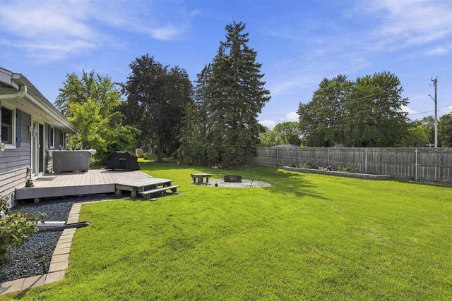 1621 N BLOSSOM DRIVE, Appleton, WI 54914