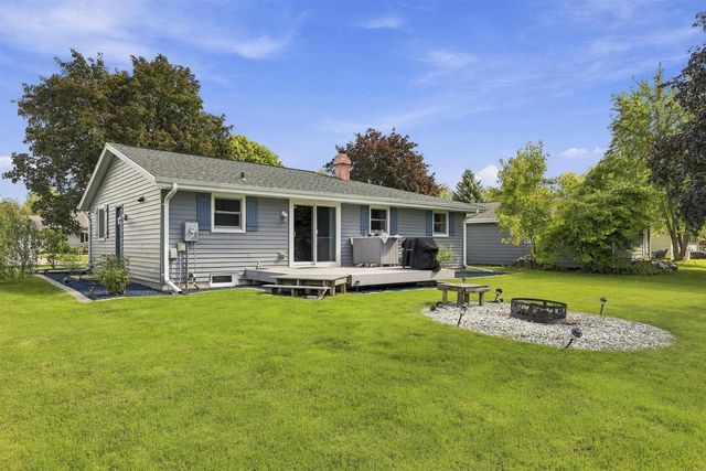 1621 N BLOSSOM DRIVE, Appleton, WI 54914