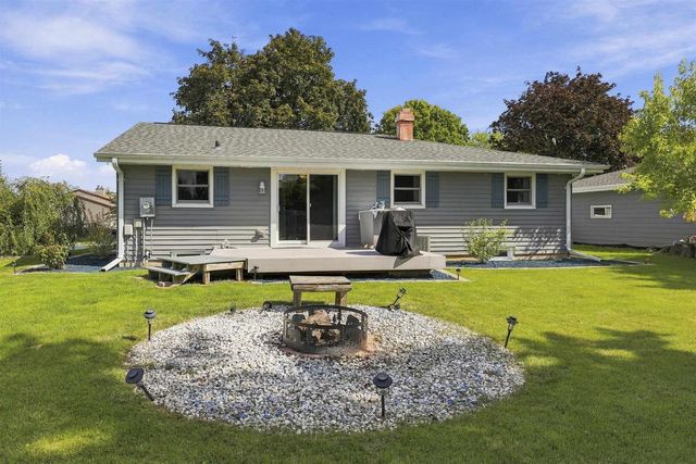 1621 N BLOSSOM DRIVE, Appleton, WI 54914