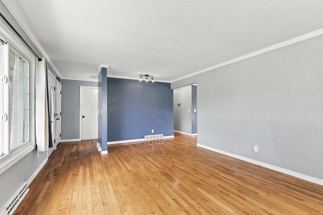 1621 N BLOSSOM DRIVE, Appleton, WI 54914