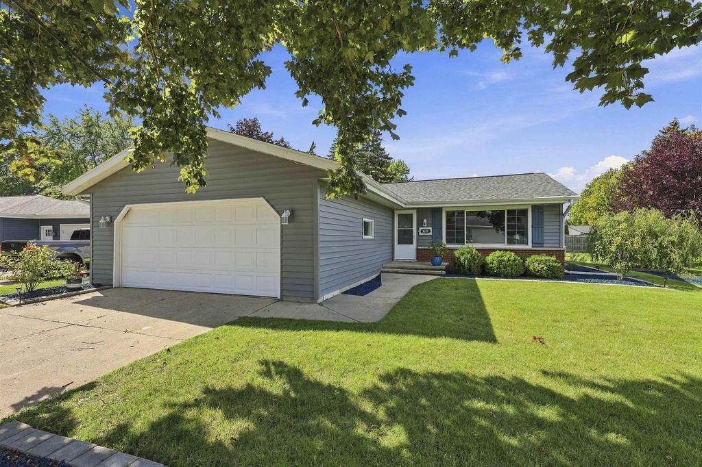 1621 N BLOSSOM DRIVE, Appleton, WI 54914